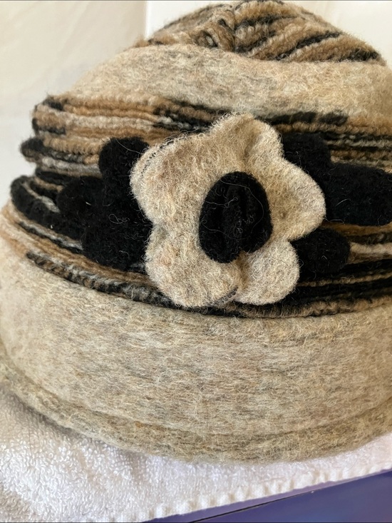 Bordoni Vintage  Beige & Black Women’s Wool Cloche Hat-Italy-Flower Accent